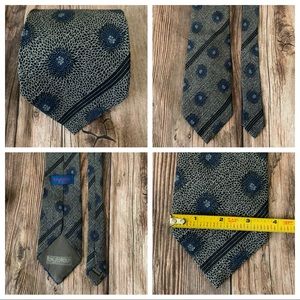 BYBLOS Made in Italy Tie 
Excellent Pre-Owned Condition